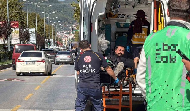 Menteşe'de kırmızı ışık ihlali kazaya neden oldu: 1 yaralı