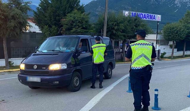 Muğla'da Jandarma trafik denetimlerinde 45 sürücünün ehliyeti geri alındı