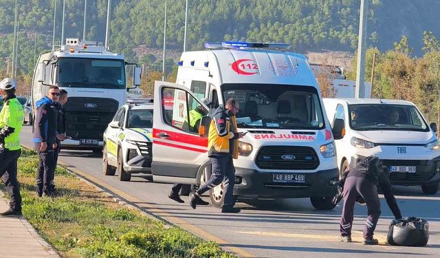 Muğla'da motosiklet ile otomobil çarpıştı: 1 yaralı