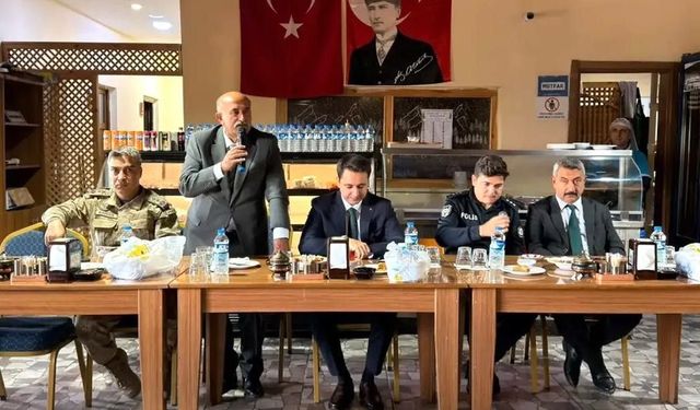 Şenkaya Belediyesi'nden muhtarlarla birlik ve beraberlik yemeği