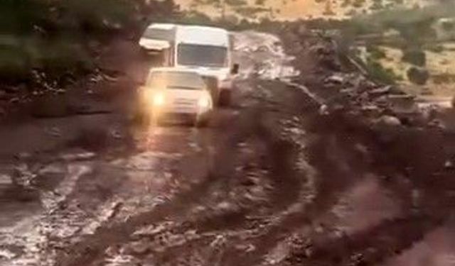 Siirt'te yağış sonrası yollar çamura döndü, araçlar yolda kaldı