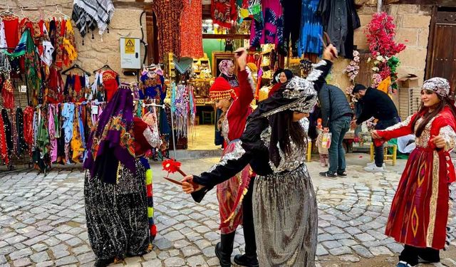 Soğuk havaya rağmen Frig Vadisi'ne ziyaretçi akını