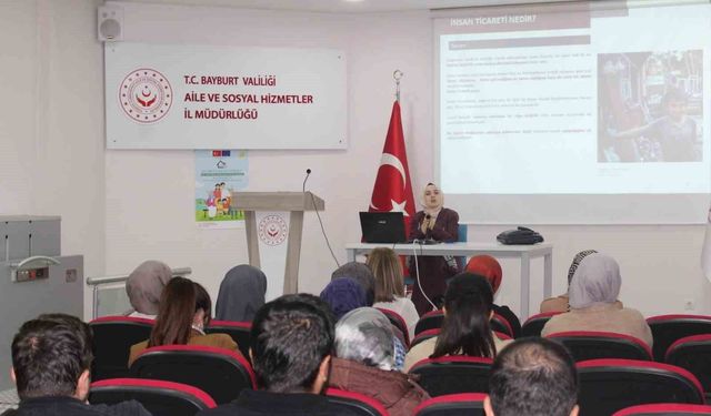 Sosyal hizmet personeli insan ticaretiyle mücadele konusunda bilgilendirildi