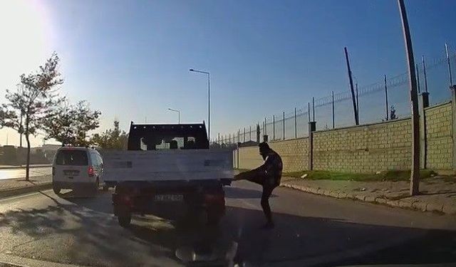 Tartıştığı sürücünün kamyonetine attığı tekme 180 bin liraya maloldu