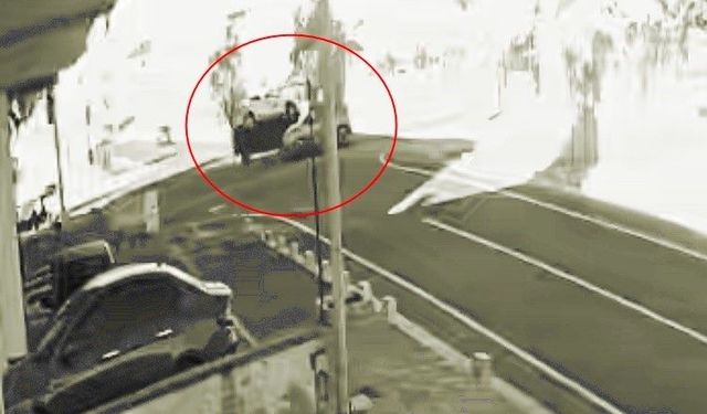 Tekirdağ'da otomobille çarpışan ticari taksinin takla attığı anlar kamerada