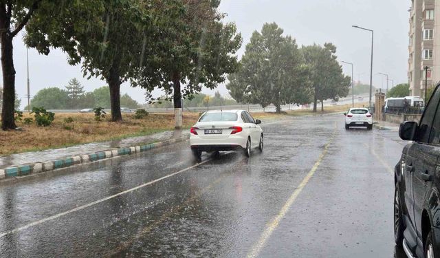 Tekirdağ'da sağanak yağış hayatı olumsuz etkiledi