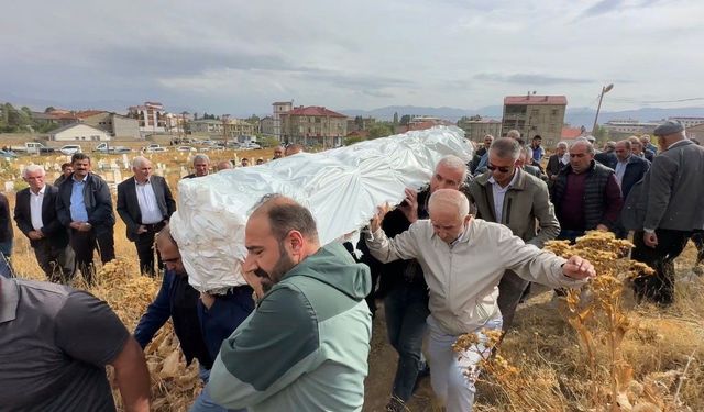 Umre dönüşü kalp krizi geçiren vatandaş son yolculuğuna uğurlandı