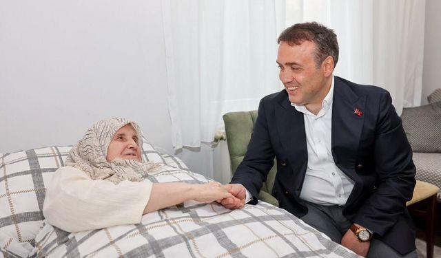 Vali Sözer, yaşlı çiftin evine konuk oldu