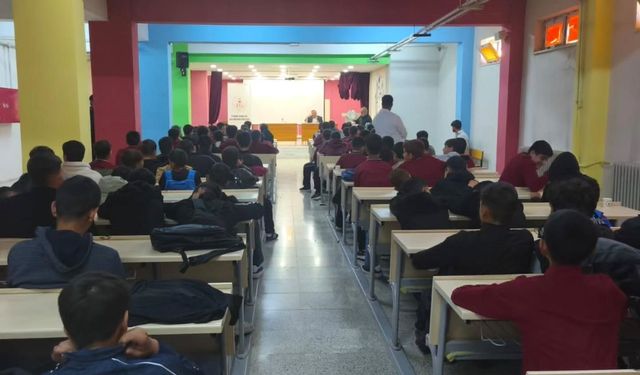 Van'da liseli gençlere yönelik 'Peygamber Efendimiz ve güzel ahlak' konferansı düzenlendi