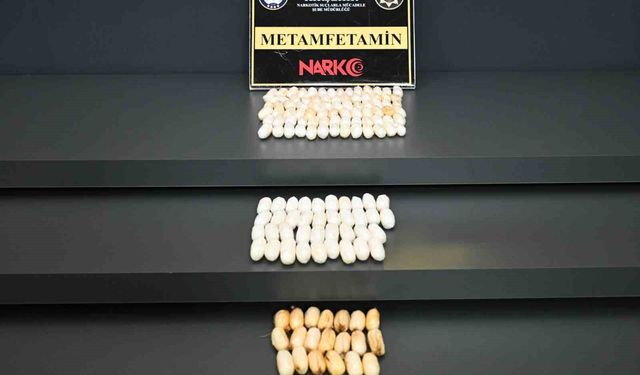 Vücutlarında 1 kilo uyuşturucu taşıyan 3 şüpheli tutuklandı