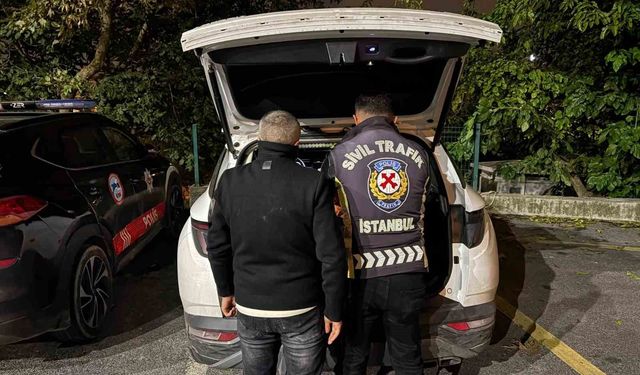 Yolu keserek trafik güvenliğini tehlikeye düşüren 2 sürücüye 384 bin 712 TL ceza