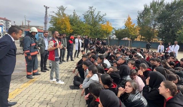 Yüksekova'da nefes kesen yangın tatbikatı