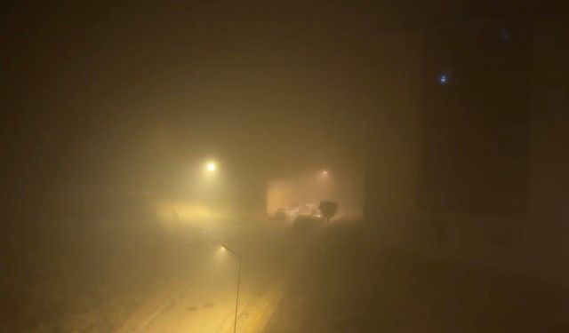 Yüksekova'da yoğun sis: Görüş mesafesi 10 metreye düştü