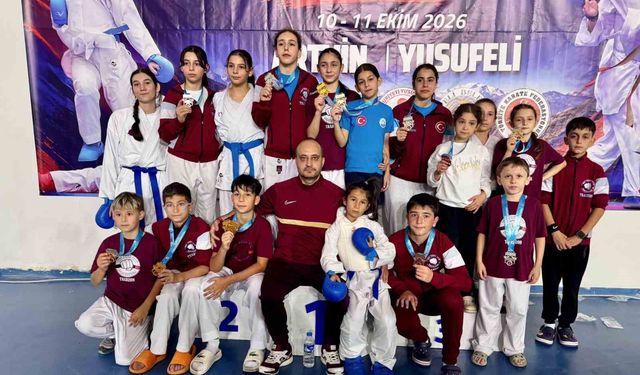 Yusufeli'ndeki karate turnuvasında madalyaları topladılar