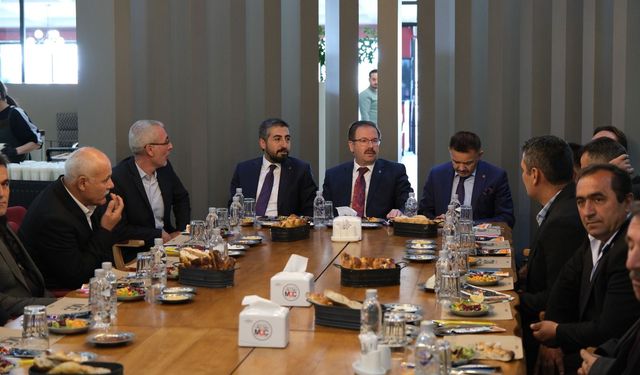 AK Parti Yozgat'ta Muhtarları Dinledi