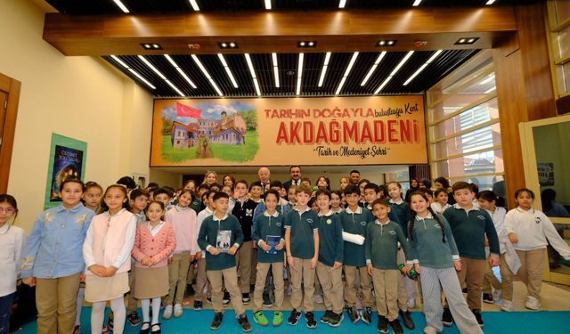 Akdağmadeni'nde 10 Bin Kitap Okurla Buluşuyor