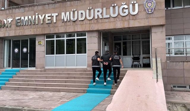 Evde Esrar Yetiştiren Şüpheli Yakalandı