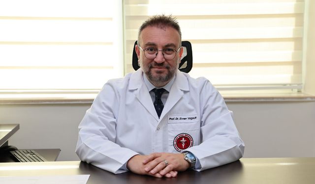 Rektör Evren Yaşar, Hem Akademiye Öncülük Ediyor Hem de Şifa Dağıtıyor
