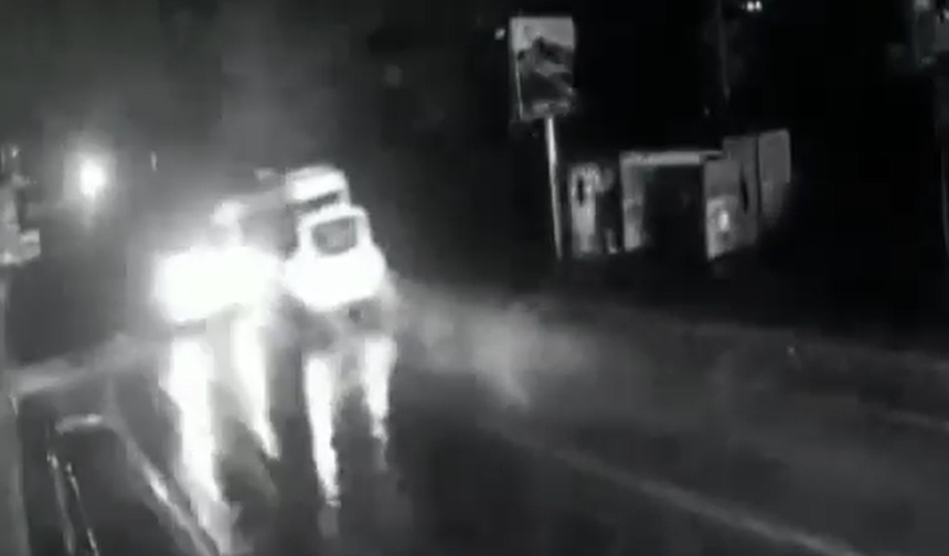 Yalova’da 6 kişinin yaralandığı trafik kazası kamerada