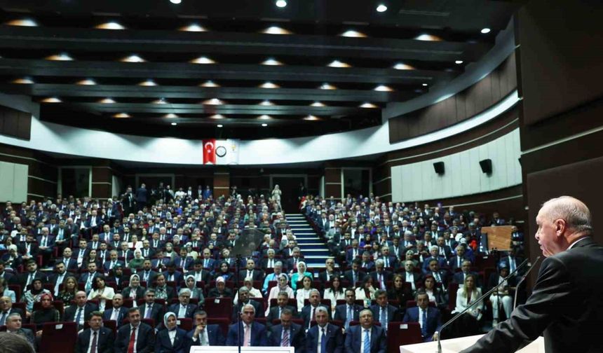 Cumhurbaşkanı Erdoğan: "Siyasetçisiyle, kaprisli bürokratıyla, lobisiyle, çıkar gruplarıyla kimse partimize gönül verenlerin fedakarlığını, şahsi heves ve hesabı için zayi edemez"