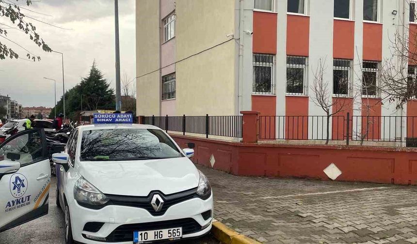 Okul civarında sürücü kursuna velilerden tepki
