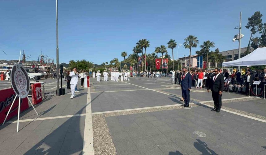 19 Mayıs kutlamaları Marmaris’te çelenk sunma töreni ile başladı