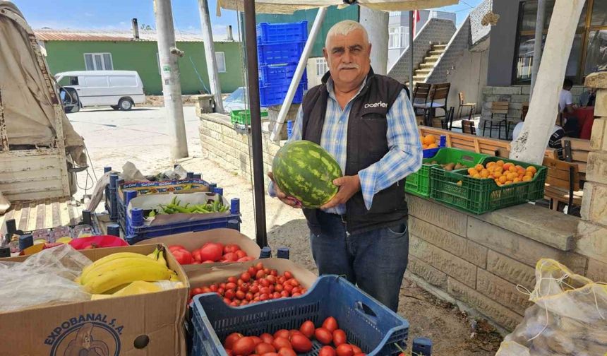 20 yıldır tarlada üretip pazarda satıyor