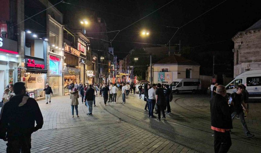 AFAD: Marmara Denizi Büyükçekmece açıklarında saat 23.36’da 4.0 büyüklüğünde deprem meydana geldi.