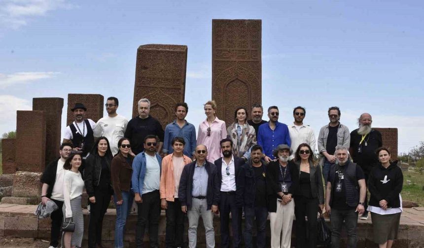 Ahlat’taki tarihi Selçuklu Mezarlığı’na ünlü akını