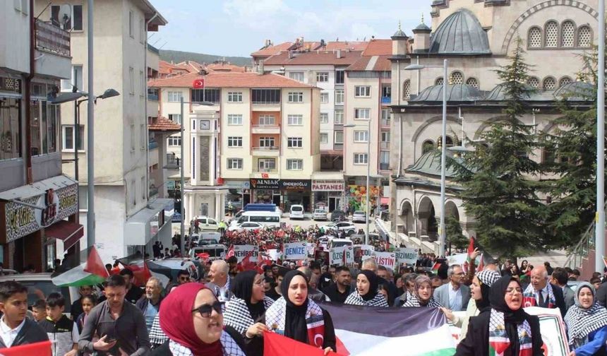 Akdağmadeni’nde Filistin’e destek yürüyüşü düzenlendi