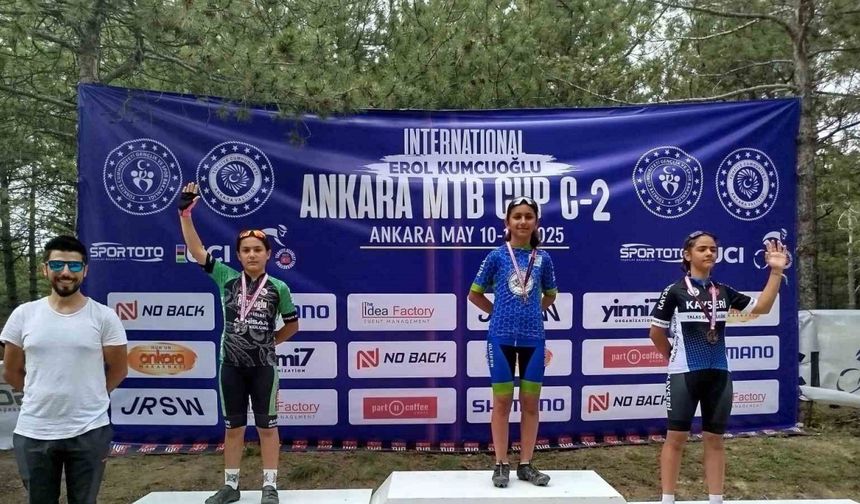 Akhisarlı bisikletçiler Ankara’da zirvede yer aldı