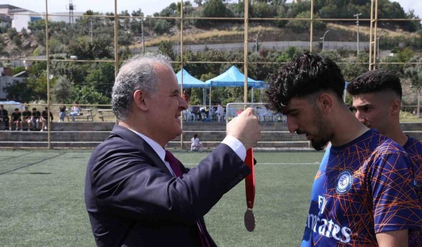 ALKÜ 10. yıl futbol turnuvası sona erdi
