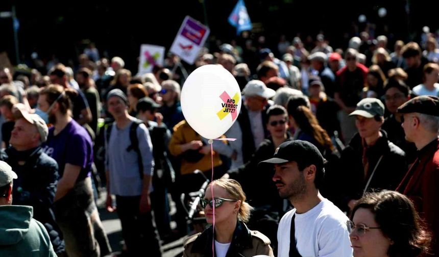 Almanya’da 60’tan fazla kentte aşırı sağcı AfD karşıtı gösteri