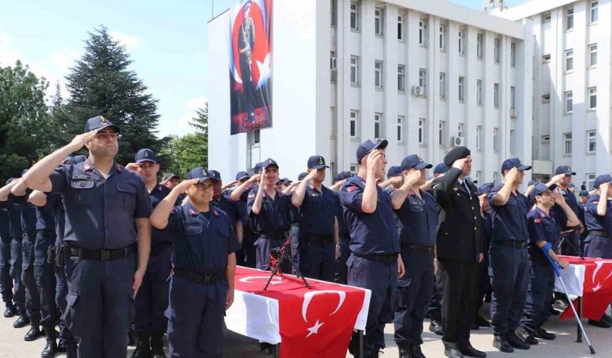 Ankara’da 52 özel gereksinimli genç ettikleri yeminle bir günlüğüne asker oldu