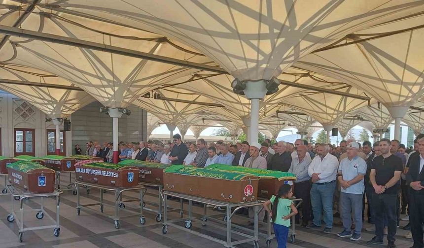 Ankara’da başından vurulmuş halde ölü bulunan kız çocuğu son yolculuğuna uğurlandı