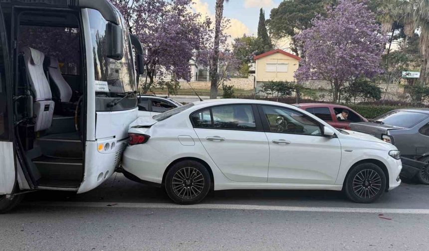 Antalya’da zincirleme kaza: 2’si çocuk 3 kişi yaralandı