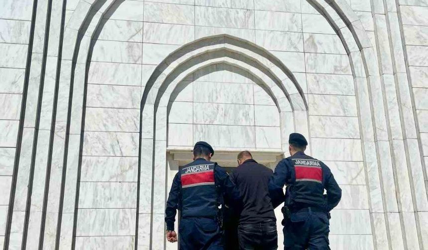 Aranan şahıs jandarmadan kaçamadı