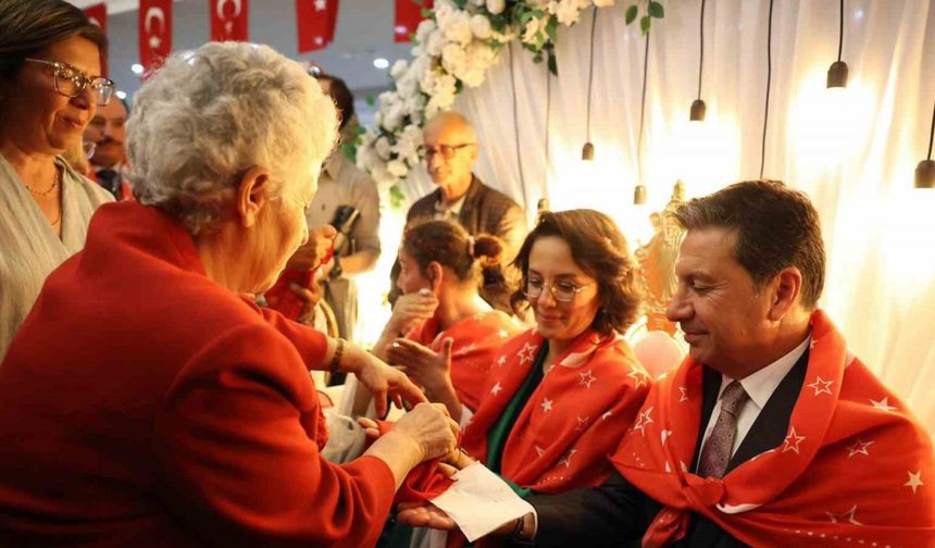 Aras çiftine kına sürprizi