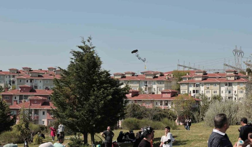 Arnavutköy’de "Uçurtma Şenliği" renkli görüntüler oluşturdu