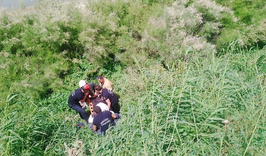 Asi nehri yatağına uçan motosikletin sürücüsü yaralandı
