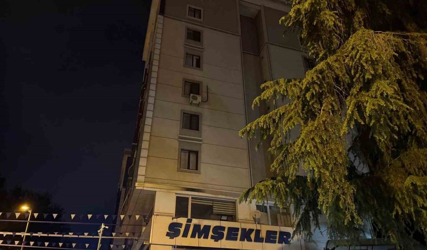 Ataşehir’de 5. kattan düşen genç ağır yaralandı