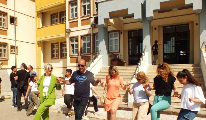 Ayvalık’ta Hıdırellez ateşi okulda yandı
