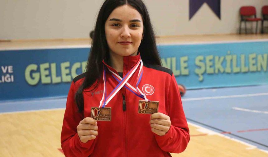 Badmintonda Avrupa 3.’sü olan Halenur Küçüksevgili’nin hedefi olimpiyatlar