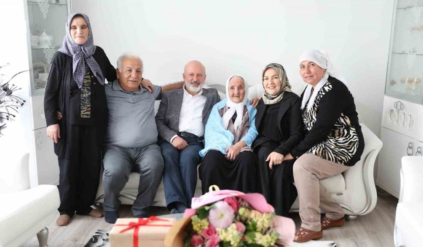 Başkan Çolakbayrakdar’dan 109 yaşındaki Şemşi Nine’ye Anneler Günü sürprizi