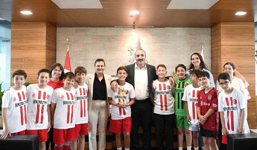 Başkan Kotan şampiyon sporcuları ağırladı