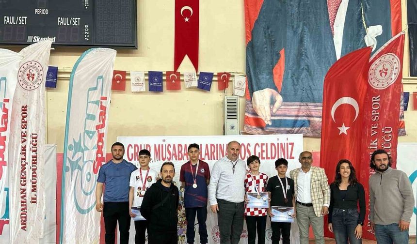 Bilek güreşinde İspir’in başarısı