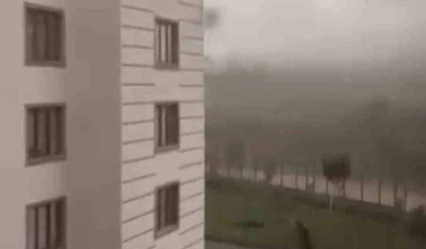 Bingöl’de fırtına etkili oldu: Çatıdan kopan parça çocuğun üzerine düştü