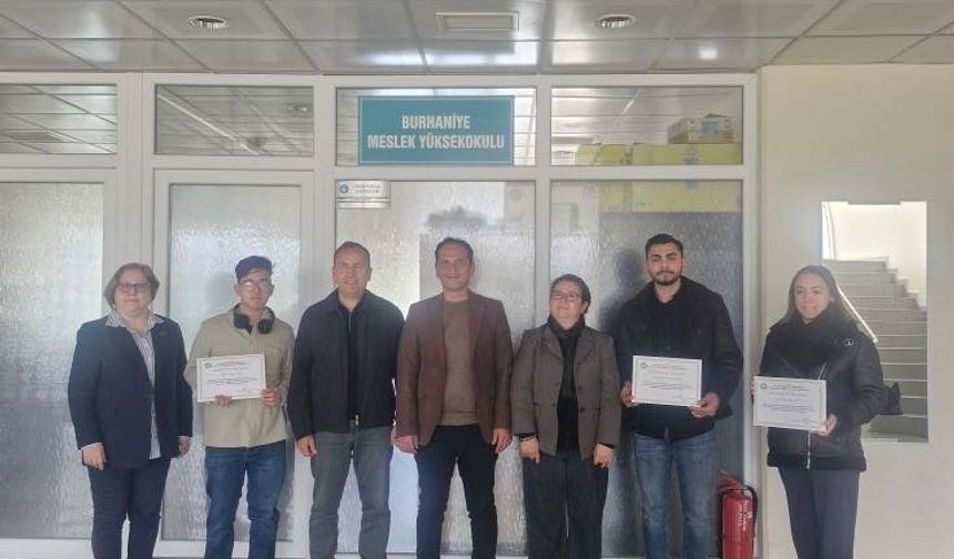 Burhaniye MYO’da başarılı öğrenciler ödüllendirildi