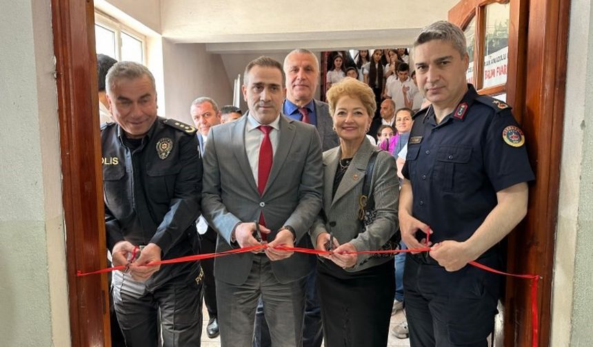 Burhaniye’de Kaymakam Memiş, Bilim Fuarı açılışına katıldı