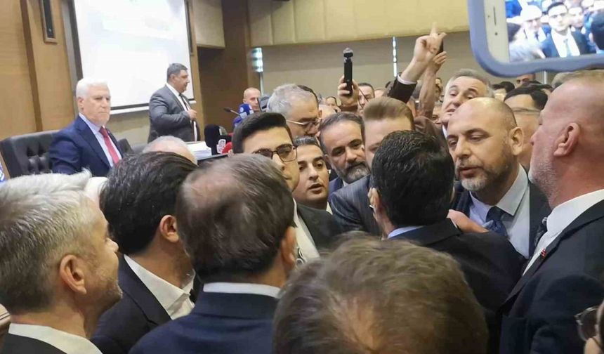 Bursa Büyükşehir Meclisi’nde tansiyon yükseldi